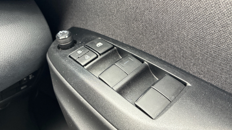 Toyota Yaris 1.5 Hybrid Design 5dr CVT Hybrid Hatchback